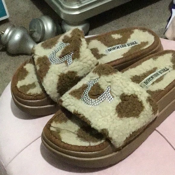 Fuzzy brown platform True Religion slides - Picture 2 of 3